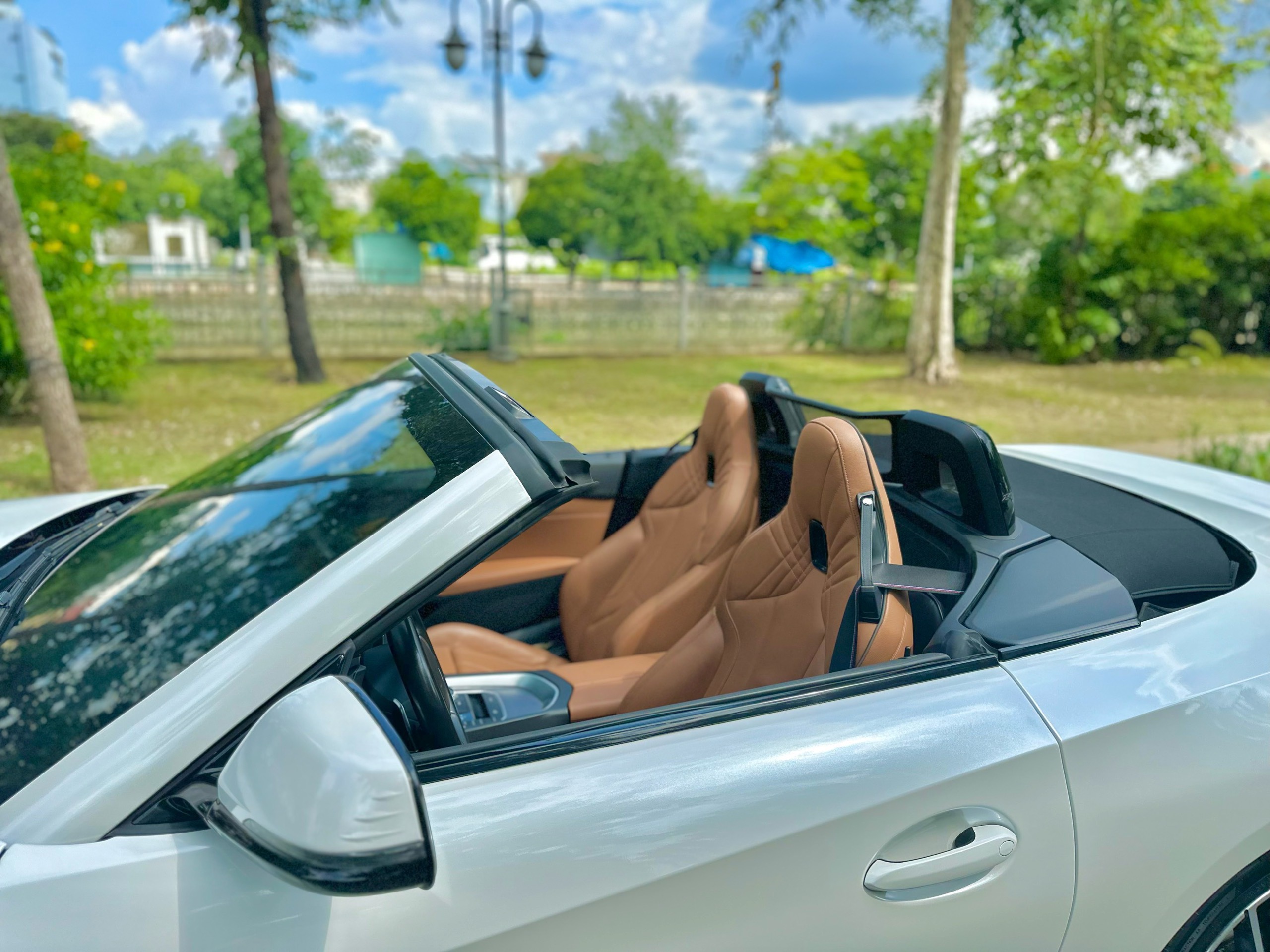 Thuê xe BMW Z4