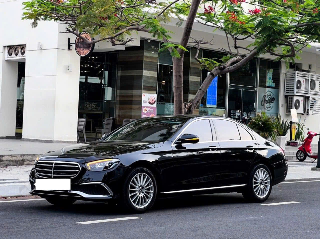 Thuê xe Mercedes E200
