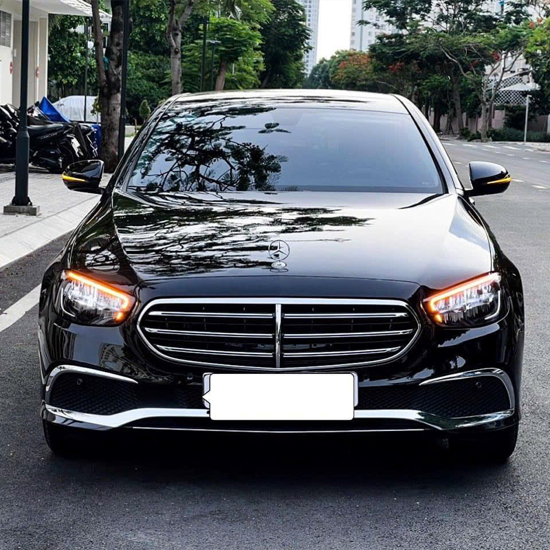 Dòng sedan nổi bật khi thuê xe đưa đón sân bay
