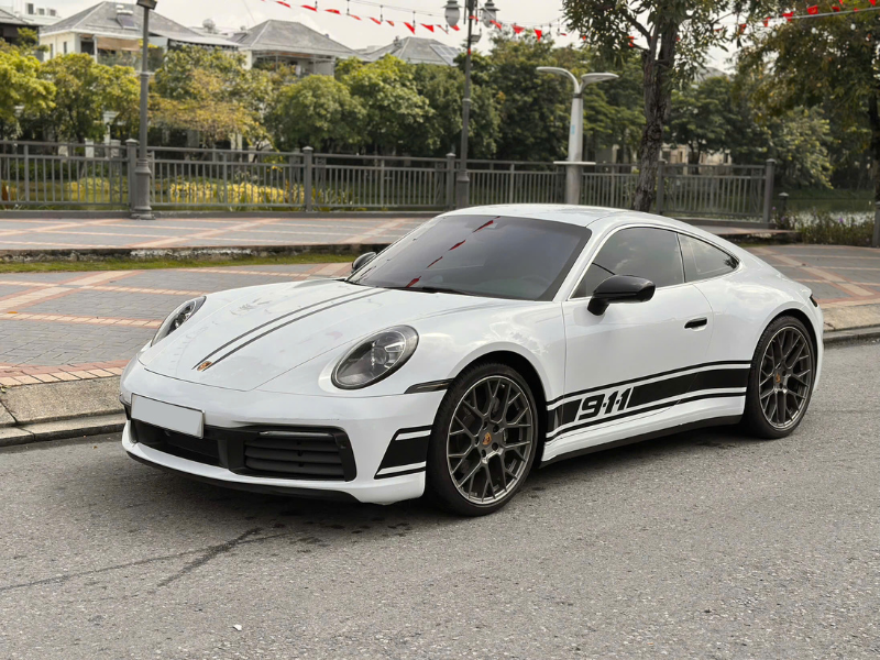 Porsche 911 trắng 2022 - biểu tượng thể thao dành cho trải nghiệm thuê xe sang tinh tế