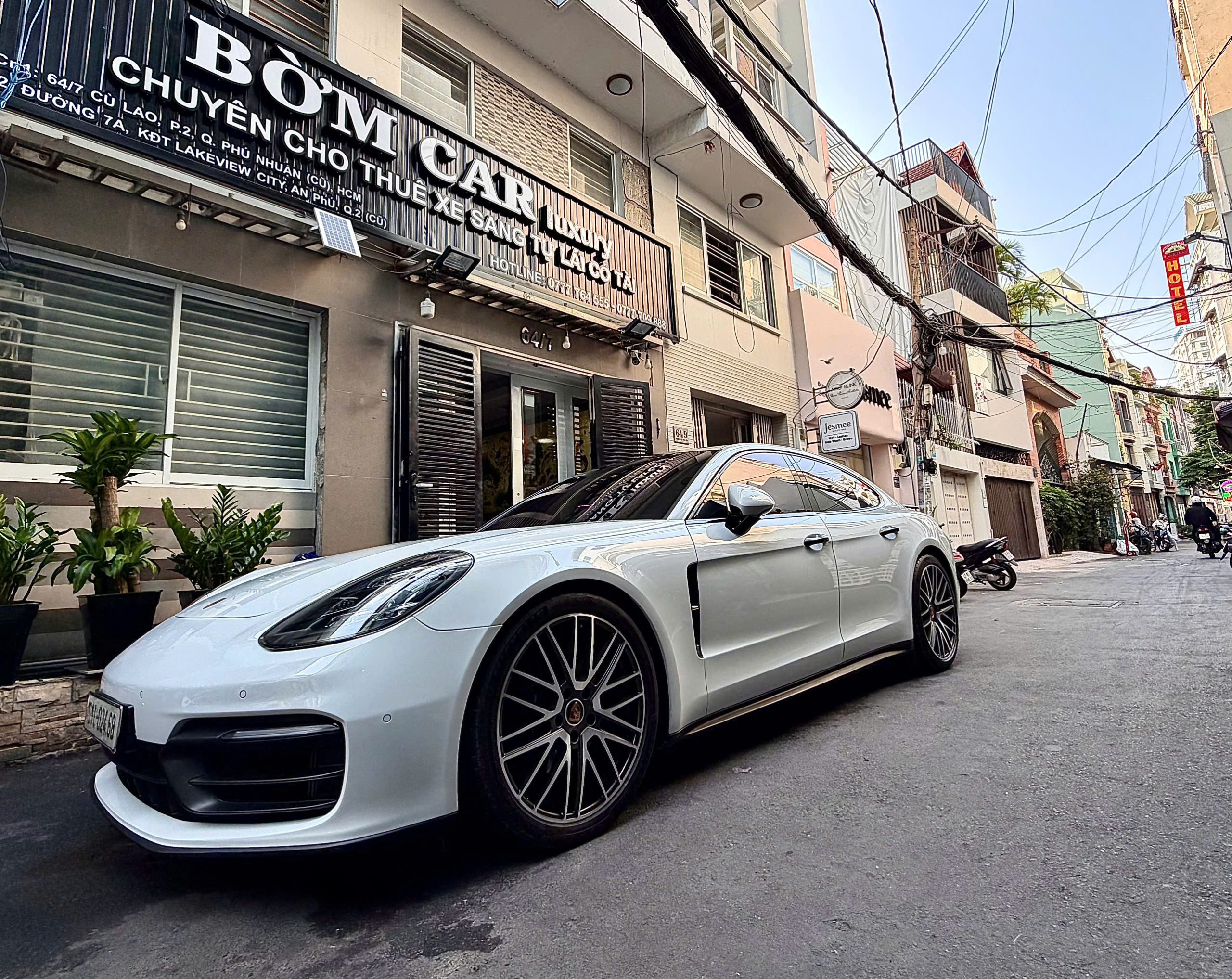 Bờm Car cung cấp xe ô tô hạng sang cho hành trình du lịch