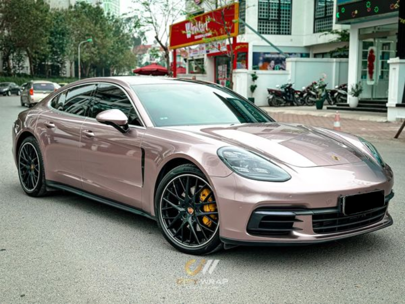 Porsche là cái tên nổi bật khi thuê xe du lịch cao cấp