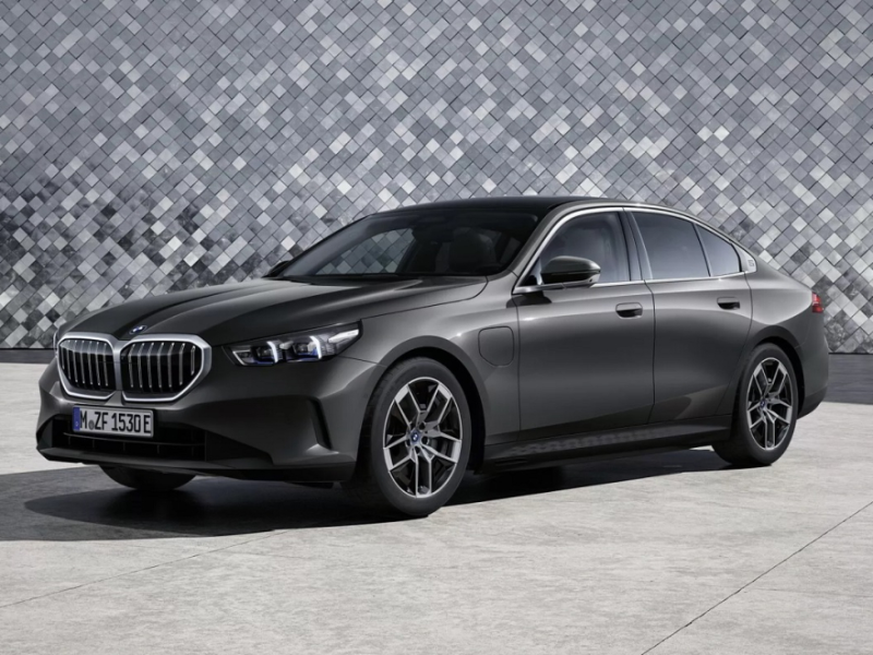 BMW 5 Series với thiết kế hiện địa phù hợp đưa đón lãnh đạo
